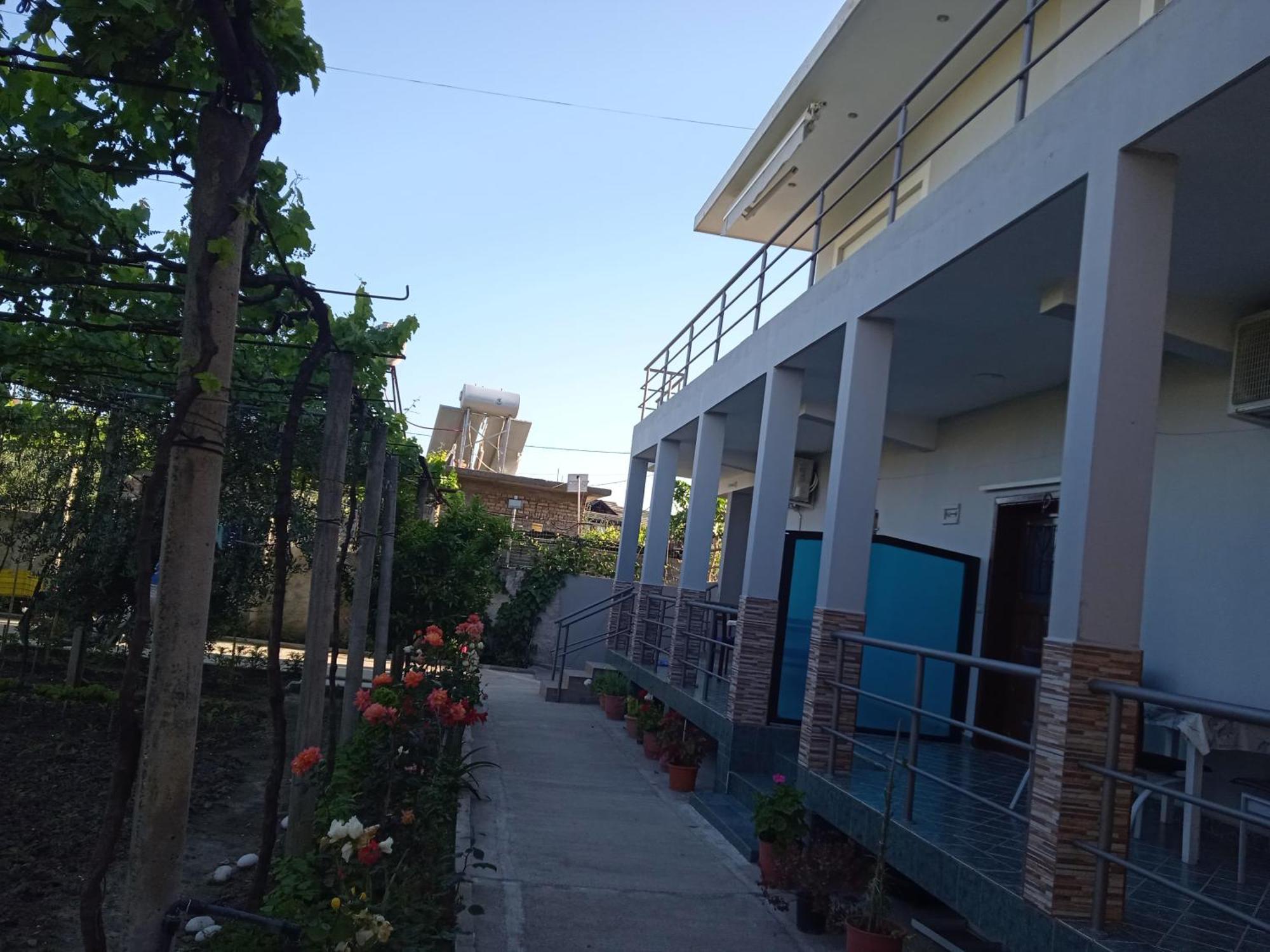 Vila N Dervishi Vlorë Exteriör bild