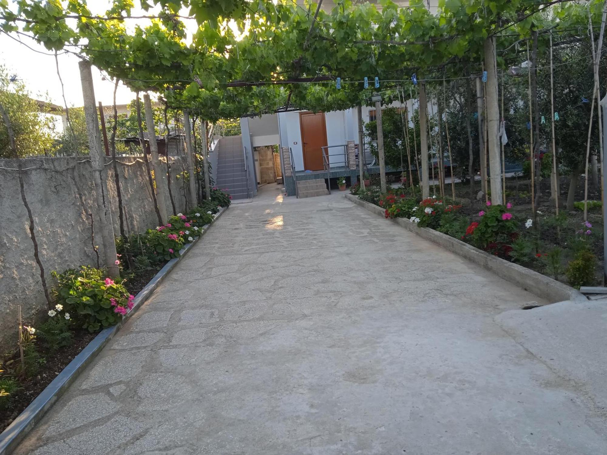 Vila N Dervishi Vlorë Exteriör bild