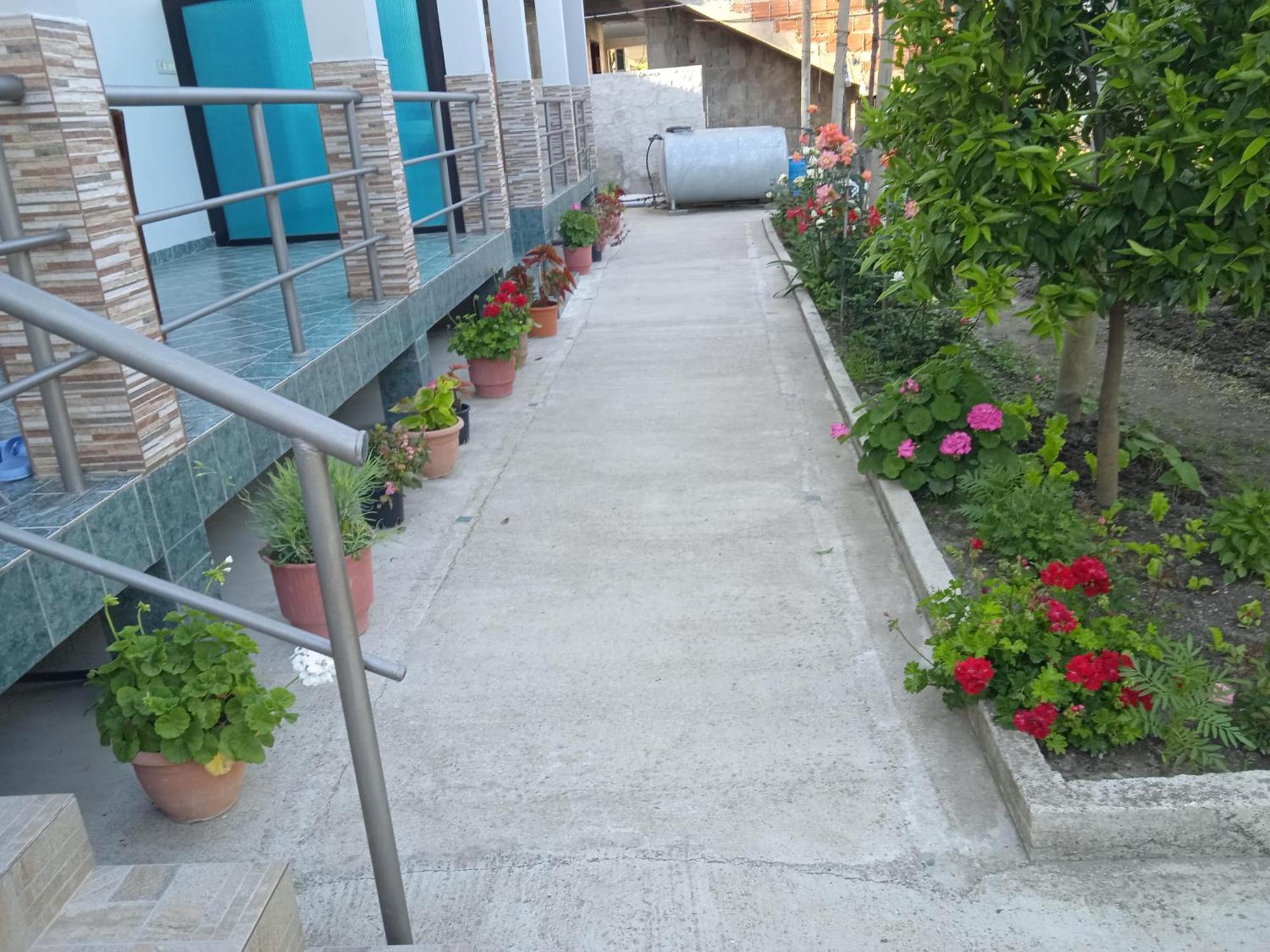 Vila N Dervishi Vlorë Exteriör bild