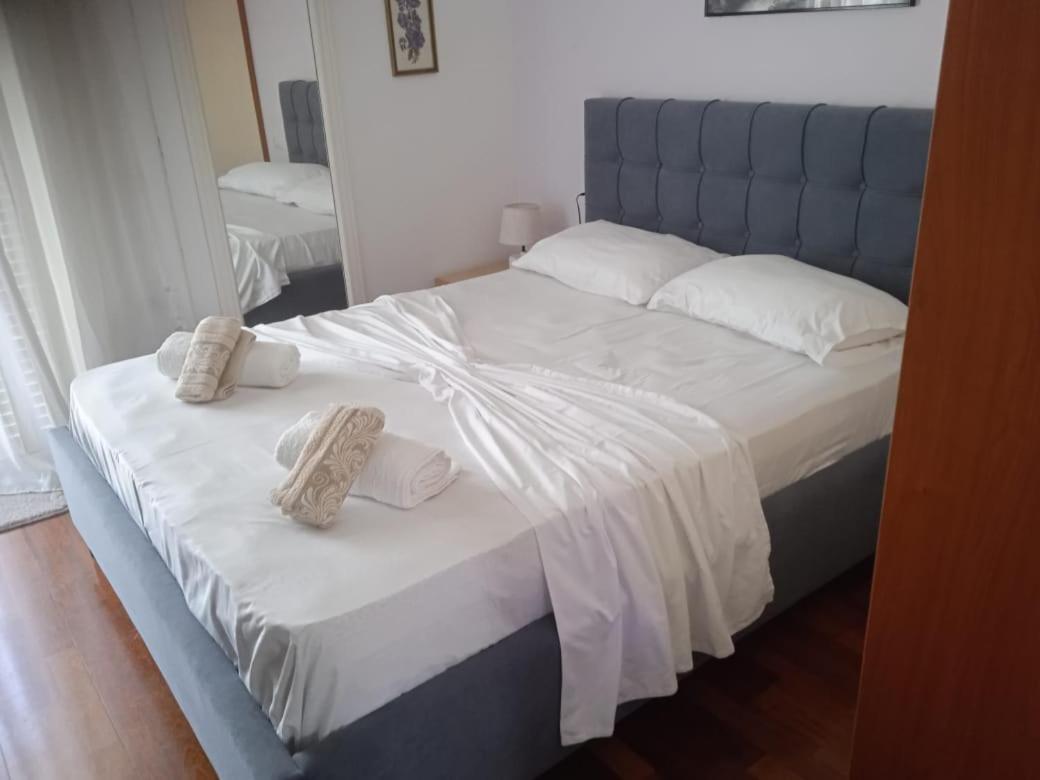 Vila N Dervishi Vlorë Exteriör bild
